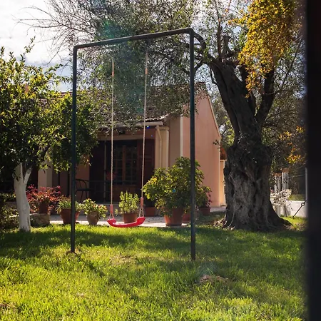 Anthoula's Garden Apartment Perivolion