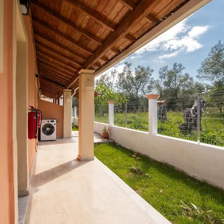 Lägenhet Anthoula's Garden *