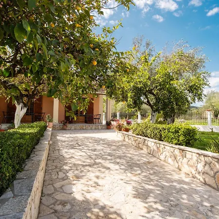 Lägenhet Anthoula's Garden Perivólion